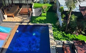 Ulustar- Uluwatu